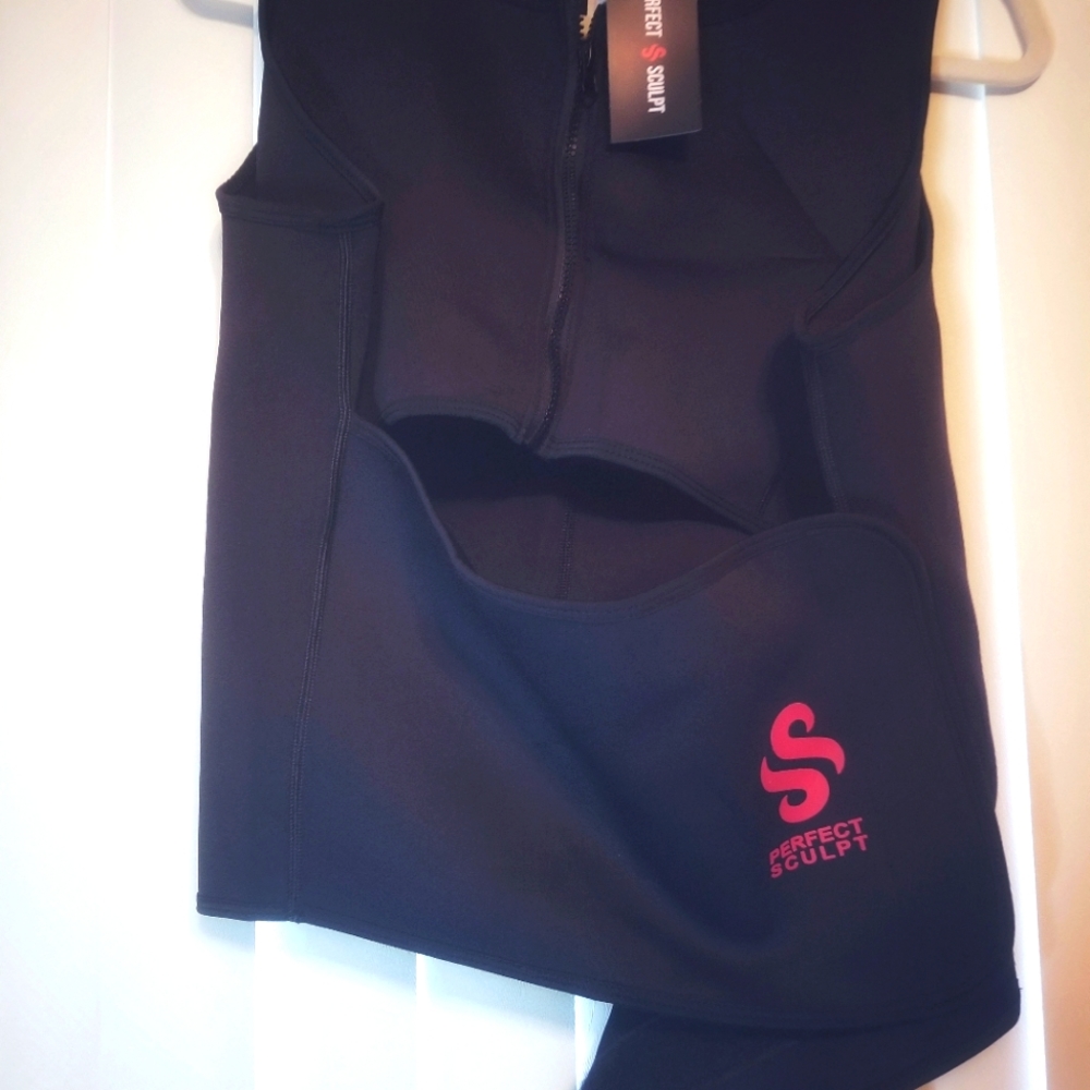 Perfect sculpt  Sweat Vest 4xxxx, black, zips in middle. Workout gear